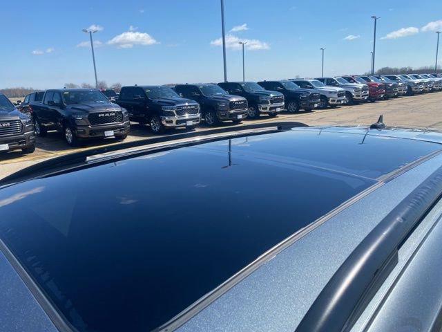 Used 2018 Volkswagen Tiguan SE w/ Panoramic Sunroof Package image 7