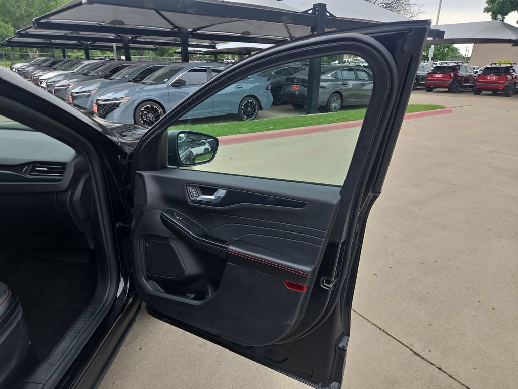 Used 2025 Ford Escape ST-Line AWD/4WD image 13