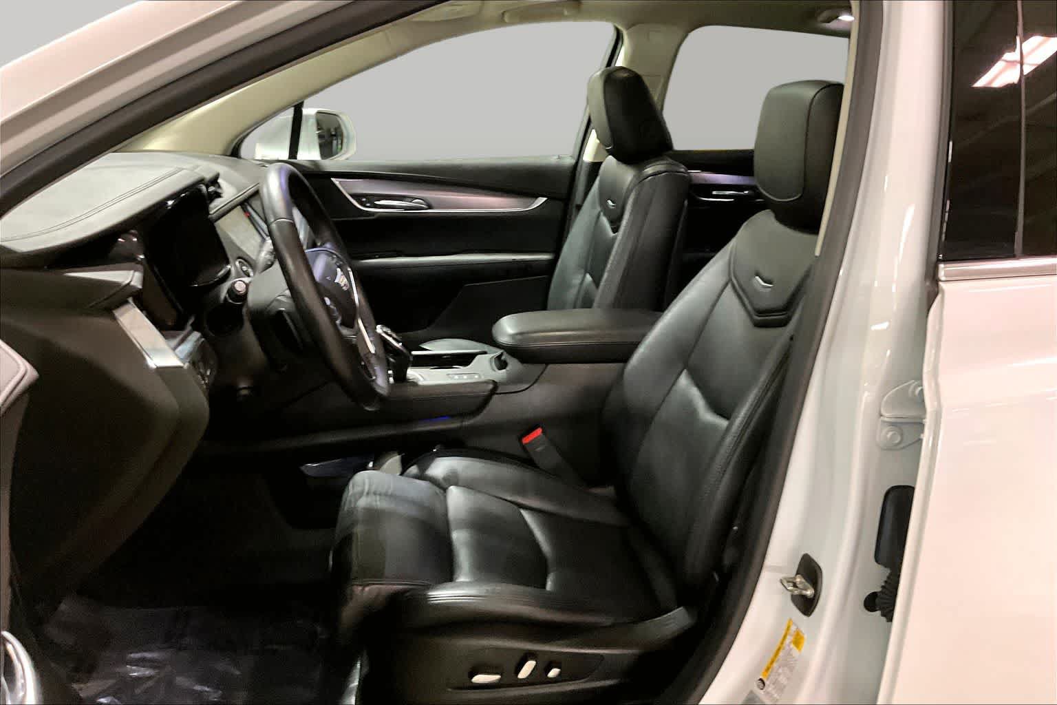 Used 2017 Cadillac XT5 Luxury AWD/4WD image 9