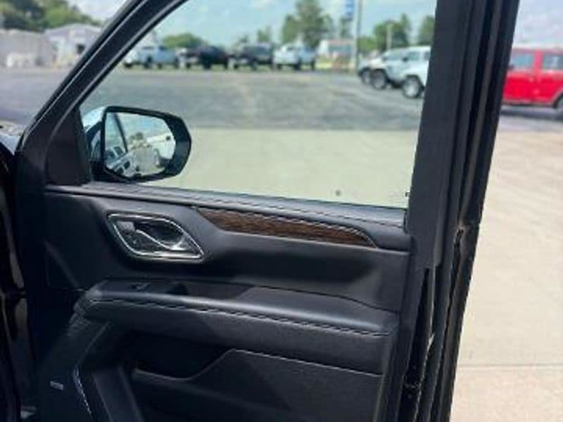 Used 2022 Chevrolet Tahoe Premier AWD/4WD image 34