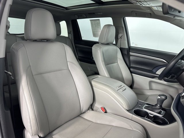 Used 2018 Toyota Highlander Limited Platinum image 26