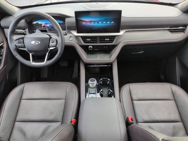 Certified 2025 Ford Explorer Platinum w/ LUX Leather Package image 18