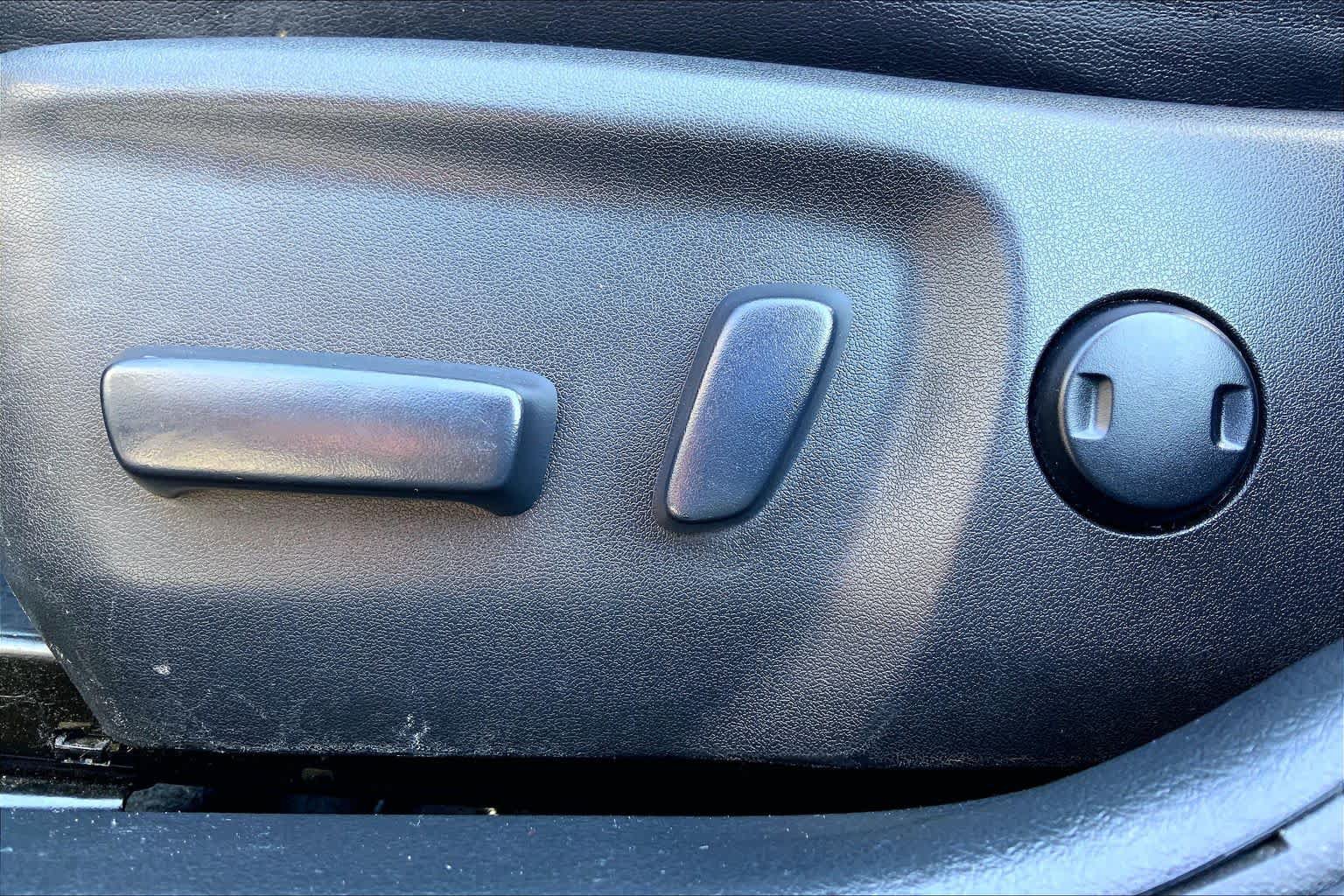 Used 2014 Toyota Camry SE FWD image 33