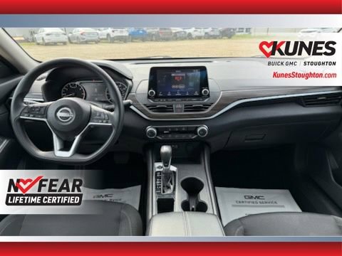 Used 2025 Nissan Altima 2.5 SV FWD image 21
