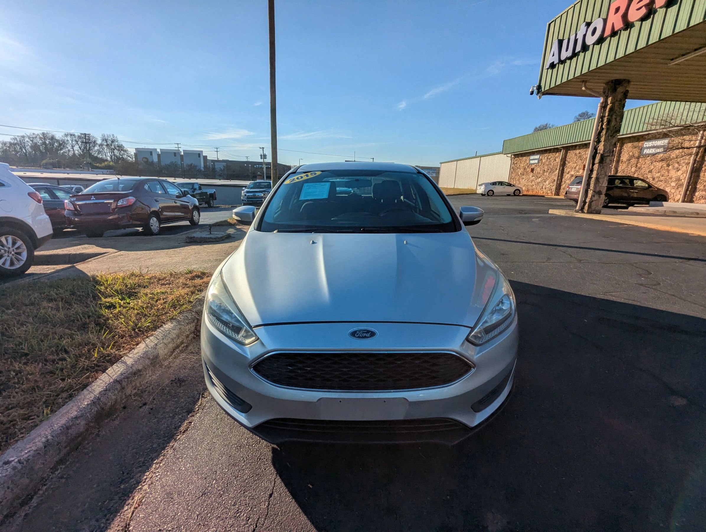 Used 2015 Ford Focus SE image 2