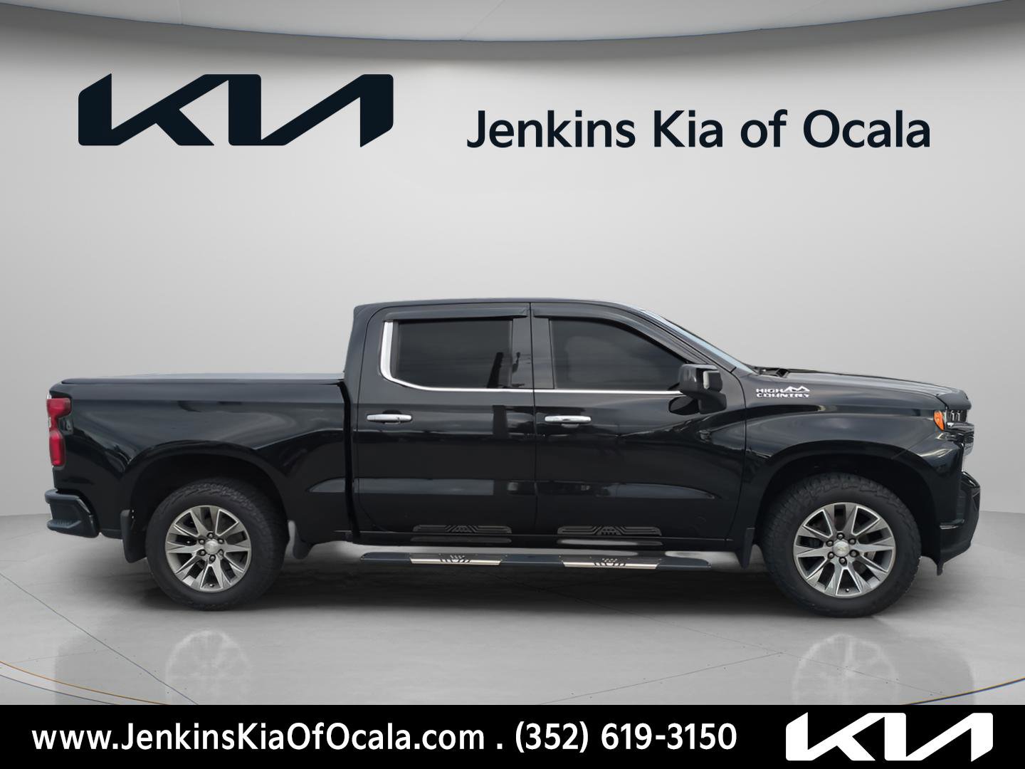 Used 2020 Chevrolet Silverado 1500 High Country w/ Technology Package AWD/4WD image 2