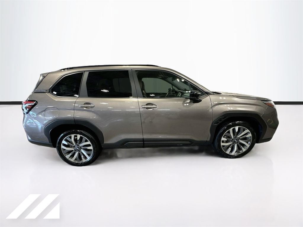 Used 2025 Subaru Forester Touring AWD/4WD image 4