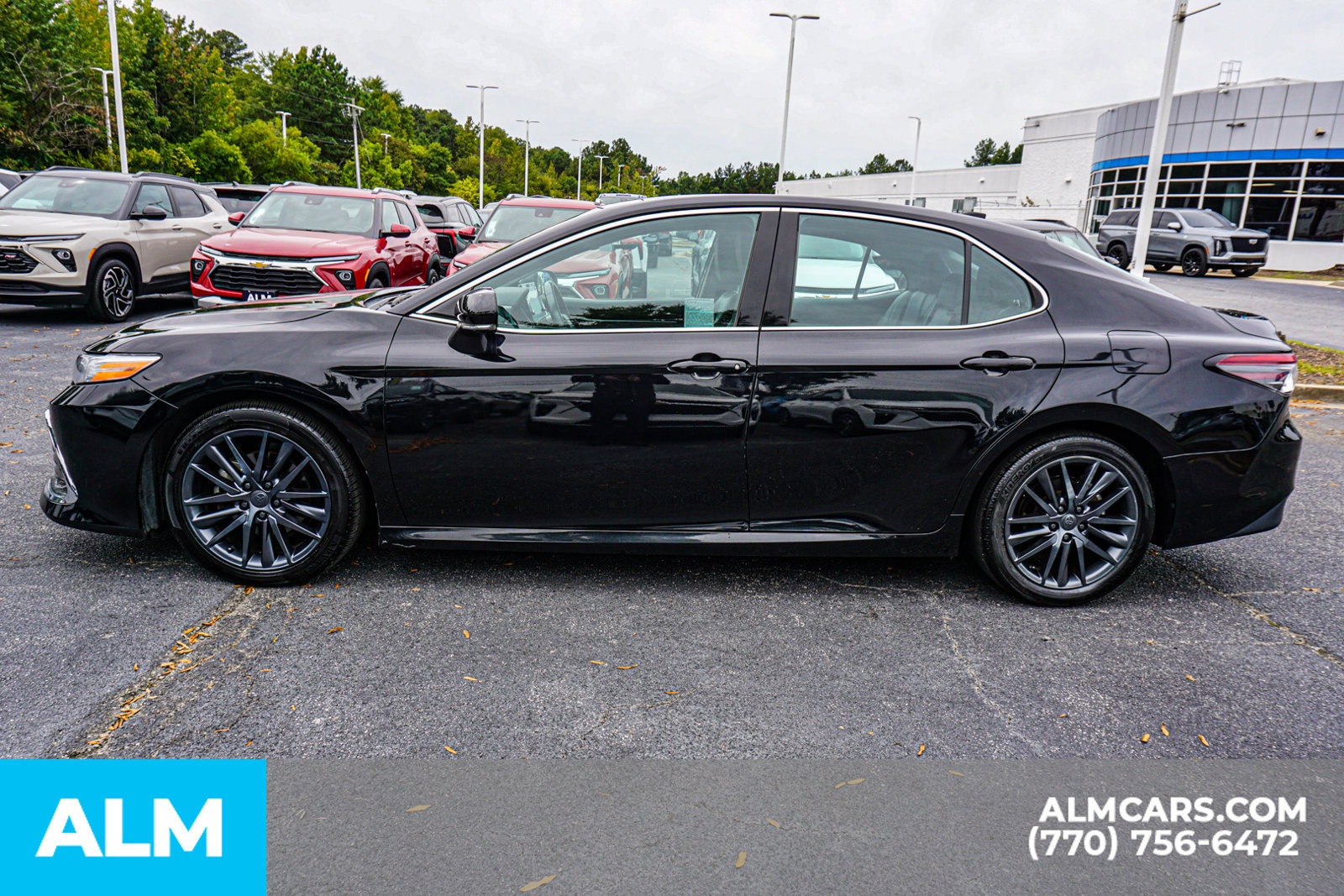Used 2023 Toyota Camry XLE w/ Navigation Package FWD image 9