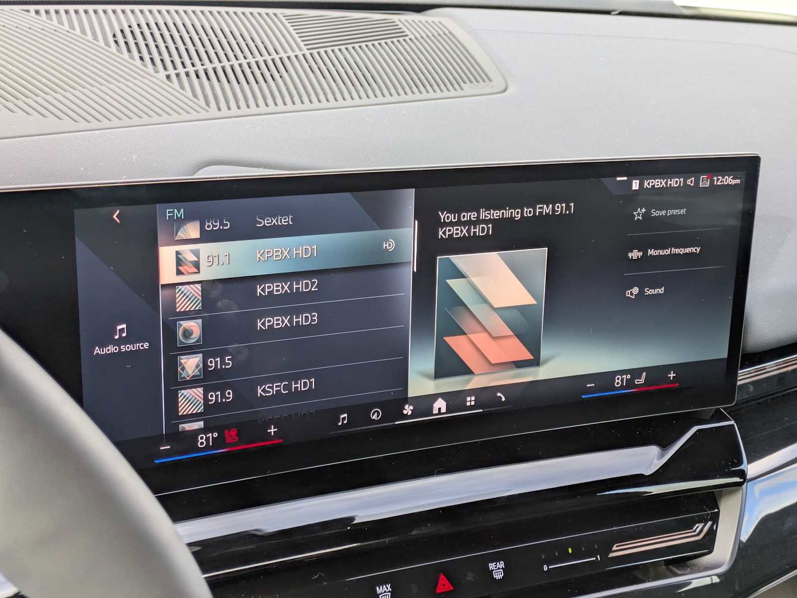 Used 2025 BMW 530i xDrive w/ Premium Package AWD/4WD image 32