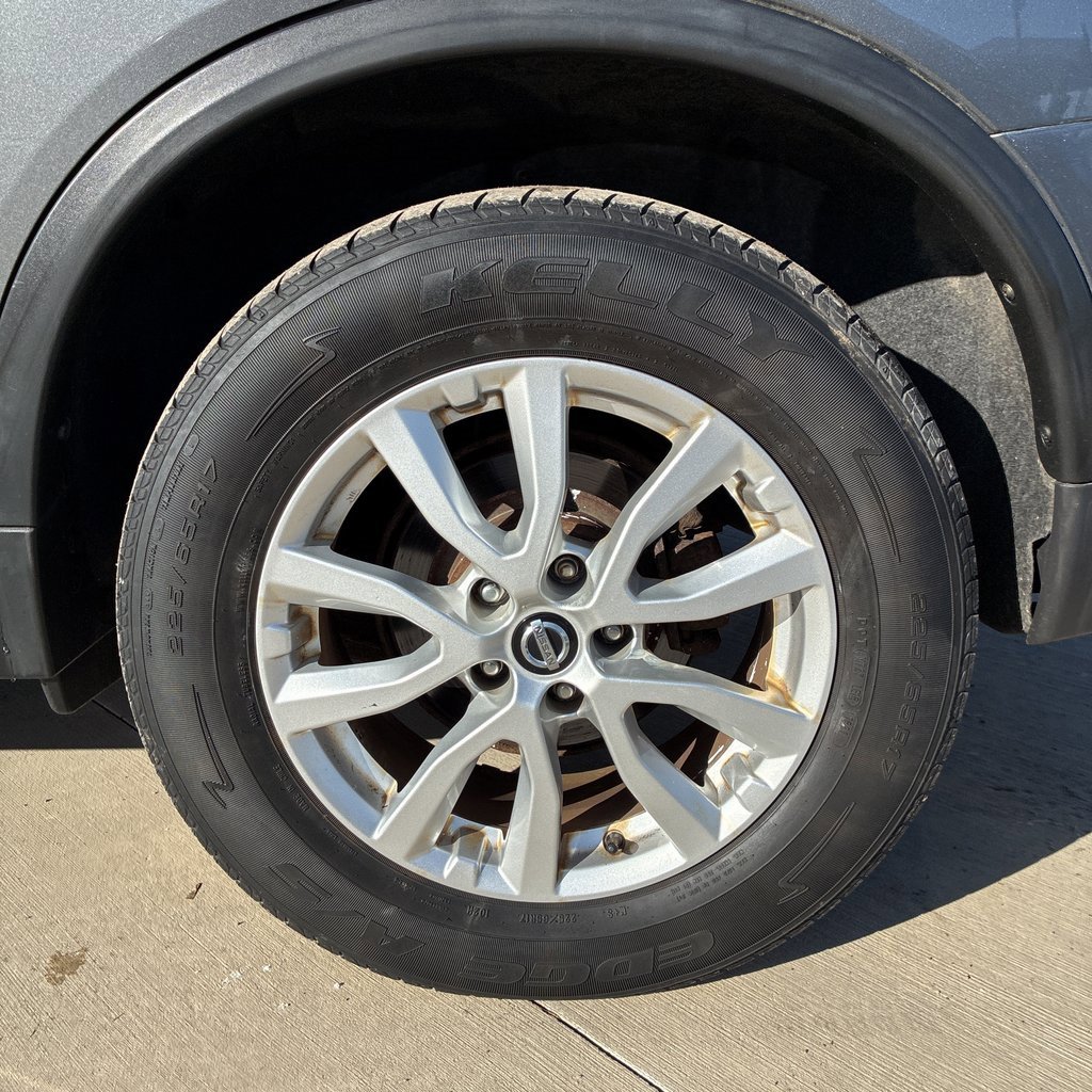 Used 2017 Nissan Rogue SV w/ SV Premium Package image 11