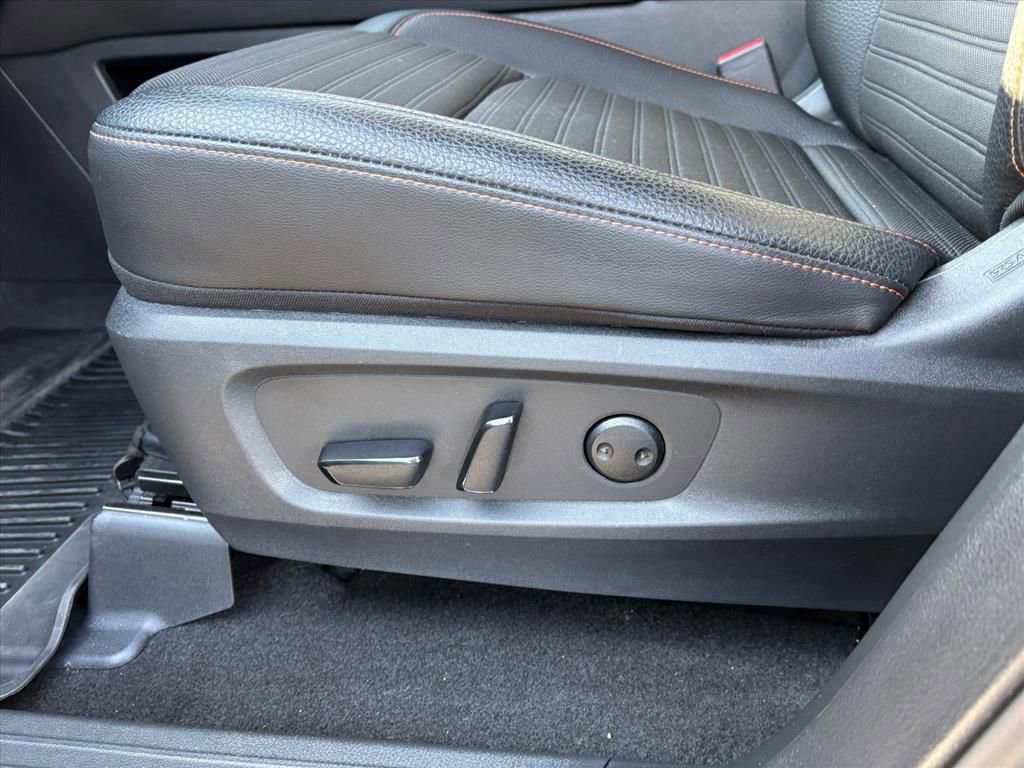 Used 2025 Nissan Pathfinder Rock Creek image 17