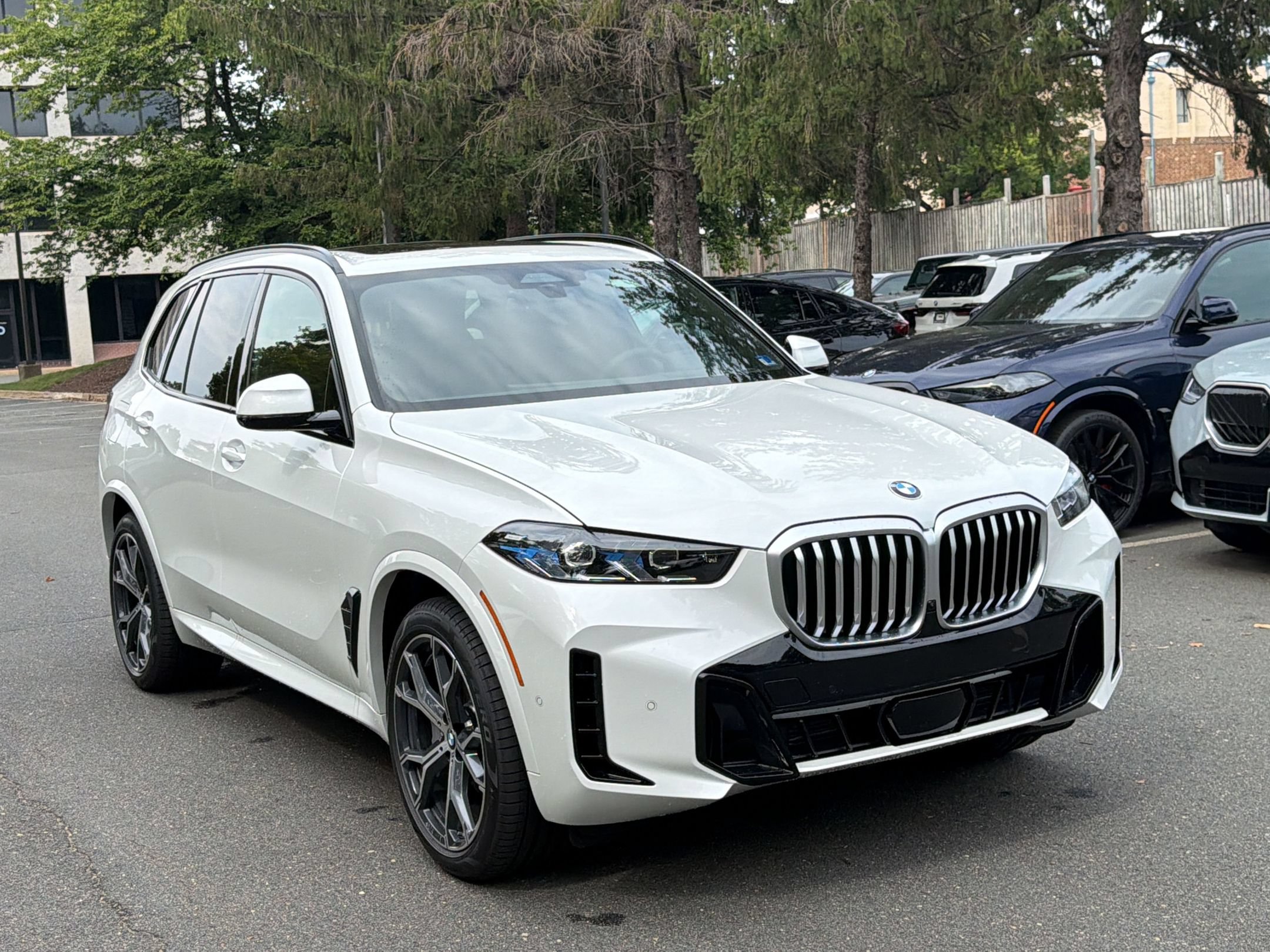 New 2026 BMW X5 xDrive40i w/ M Sport Package AWD/4WD image 7