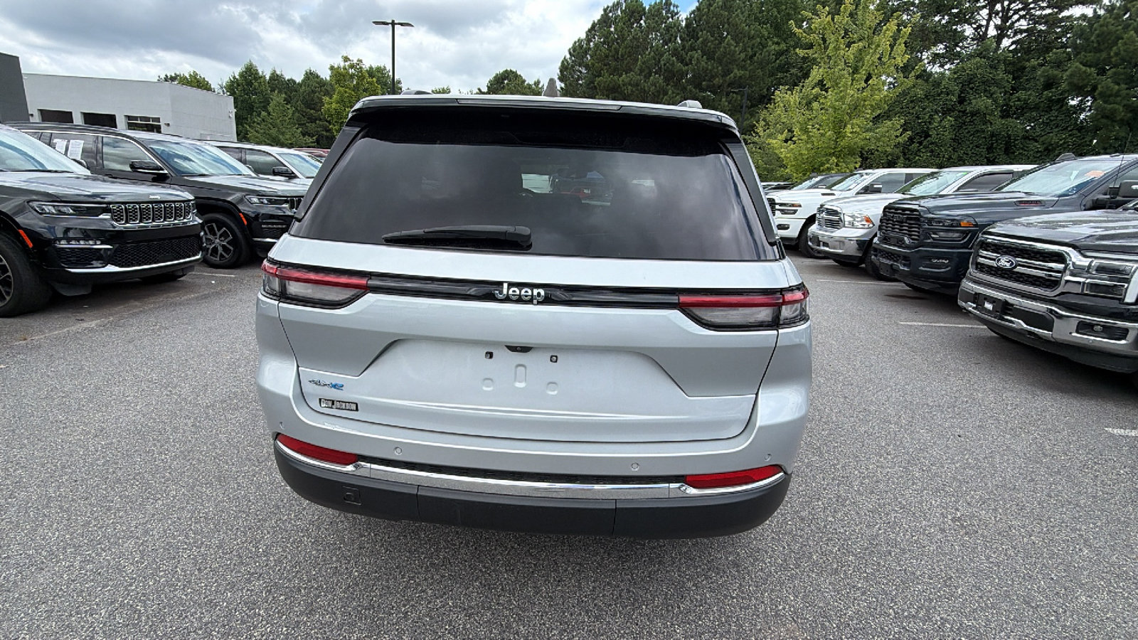 Used 2023 Jeep Grand Cherokee 4WD 4xe image 9
