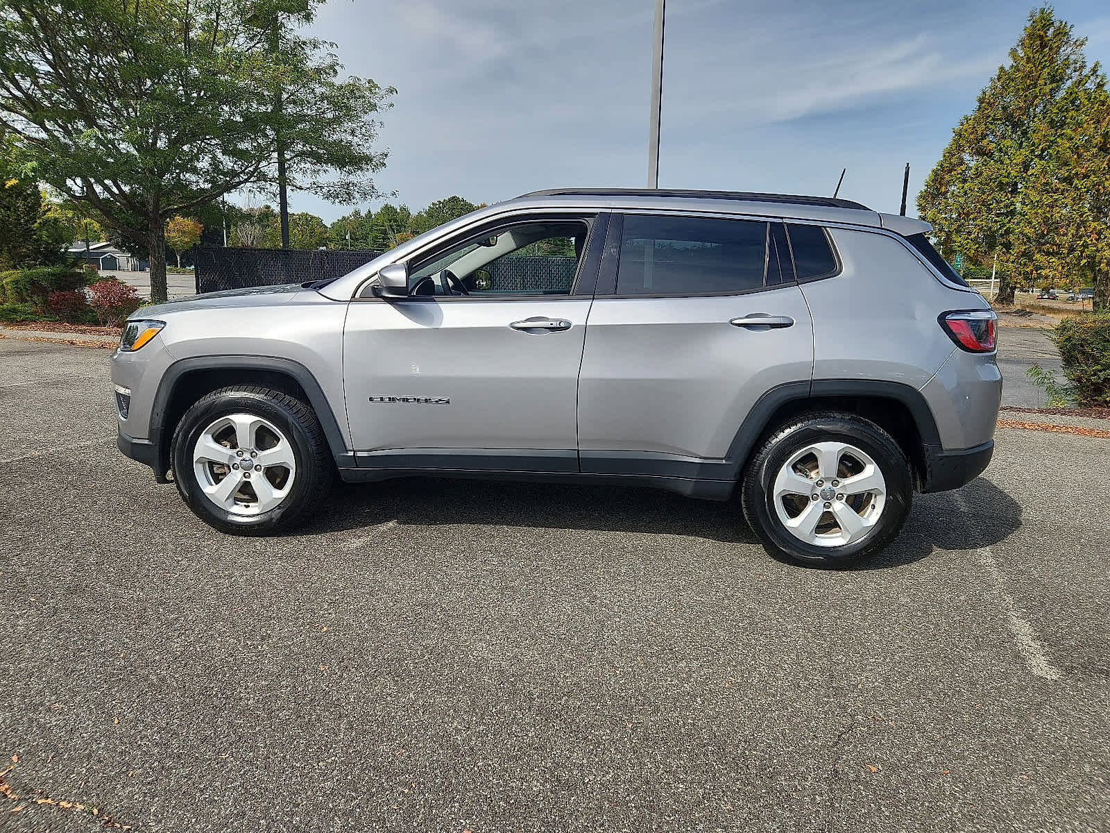 Used 2019 Jeep Compass Latitude w/ Popular Equipment Group image 8