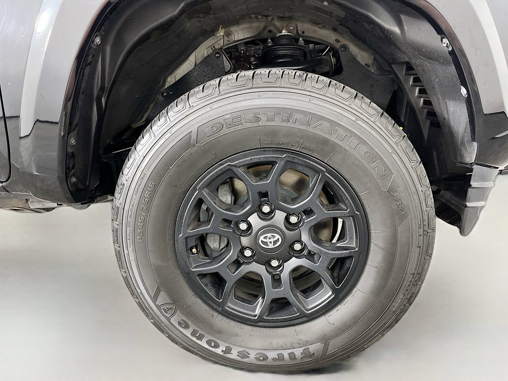 Used 2022 Toyota Tacoma SR5 AWD/4WD image 36