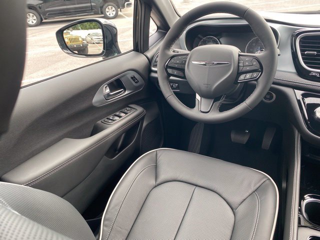 New 2026 Chrysler Pacifica Limited w/ S Appearance Package FWD image 34