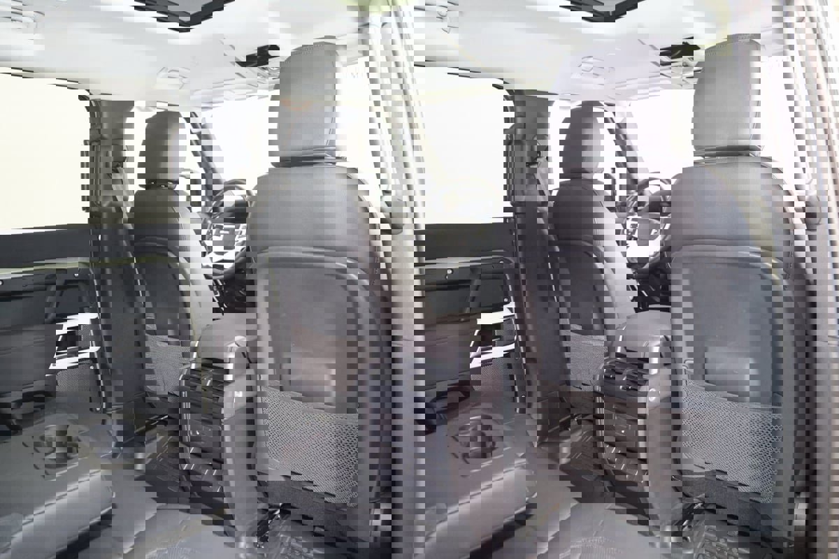 Used 2023 Land Rover Defender 110 S image 15