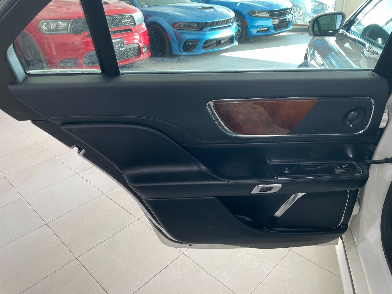 Used 2018 Lincoln Continental Reserve FWD image 17