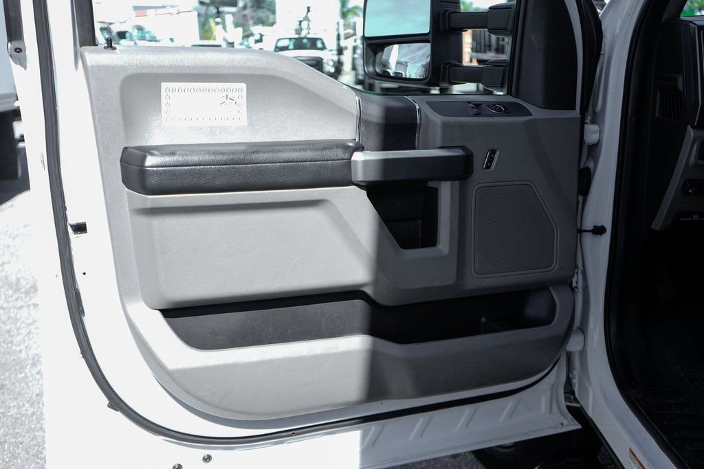 Used 2017 Ford F550 2WD Regular Cab Super Duty image 23