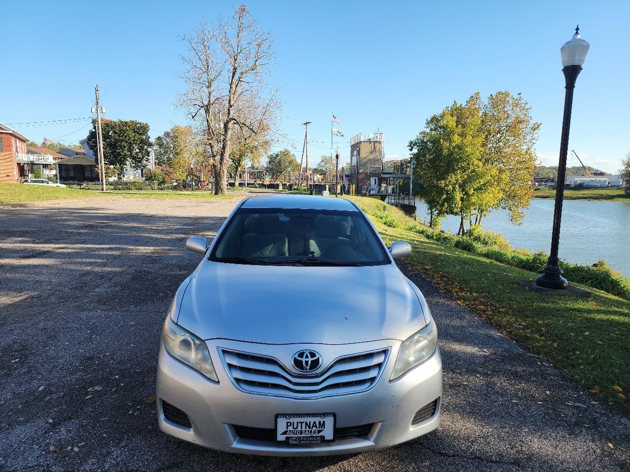 Used 2010 Toyota Camry SE FWD image 8