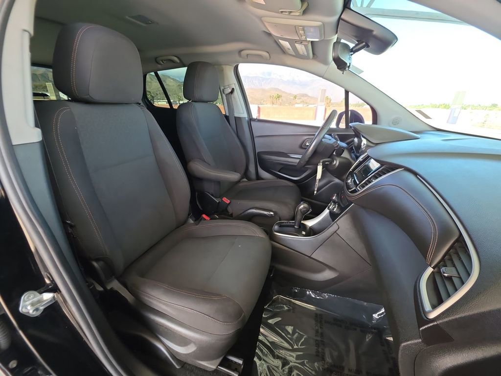 Used 2019 Chevrolet Trax LS image 28