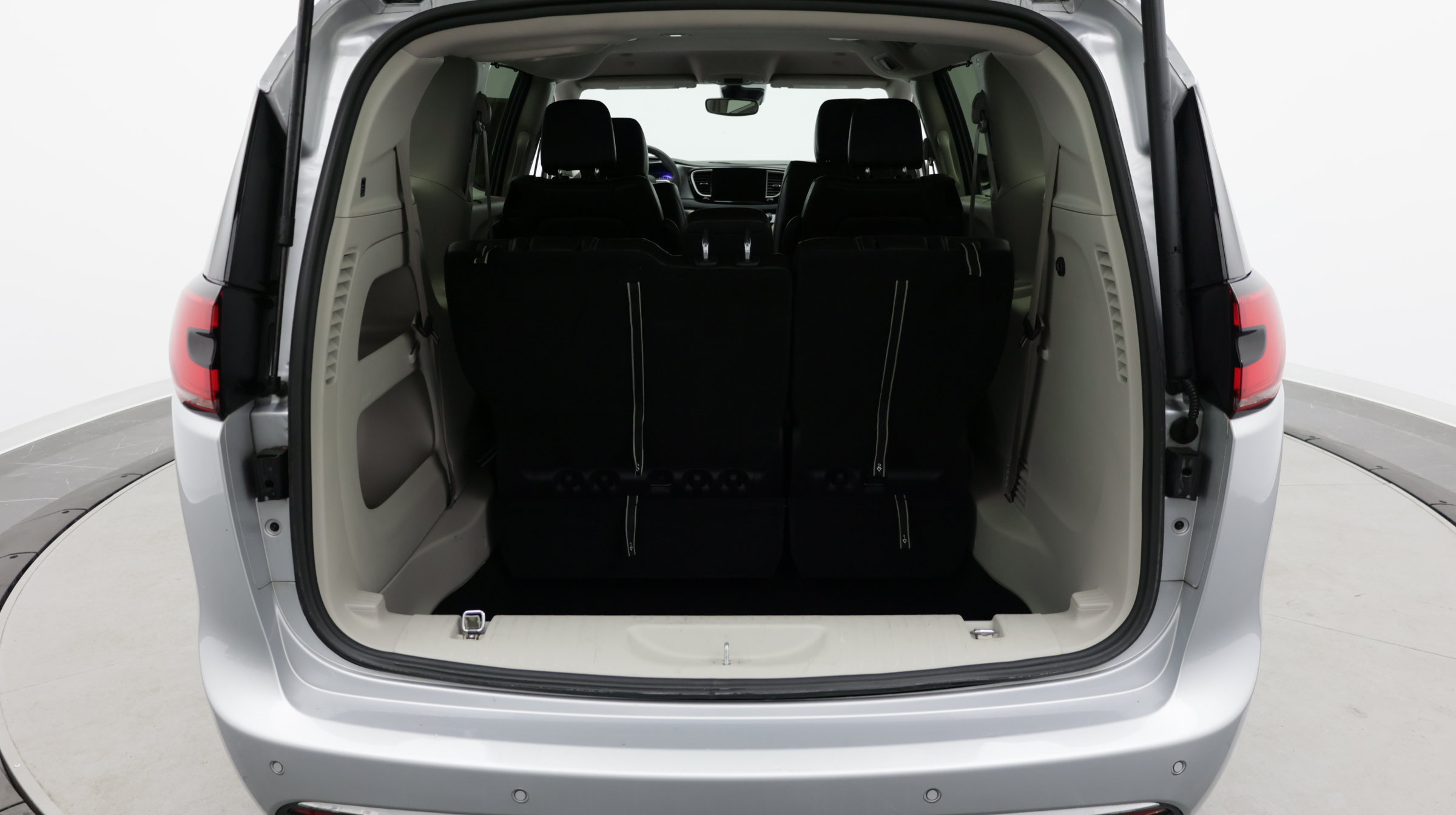 Used 2023 Chrysler Pacifica Touring-L FWD image 36