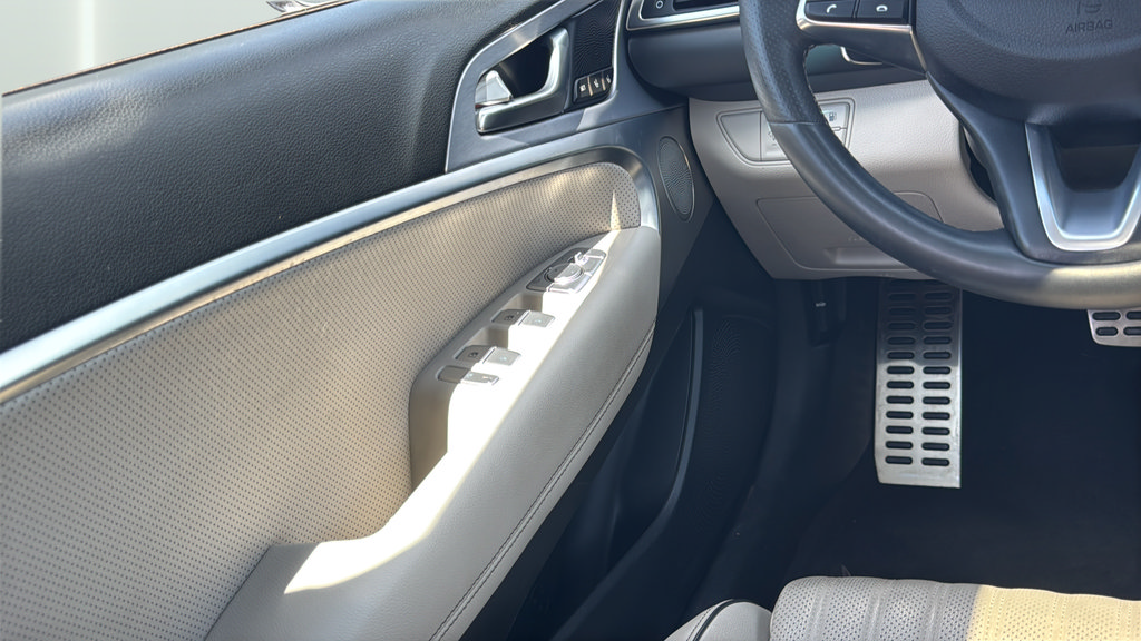 Used 2019 Genesis G70 3.3T Advanced w/ Elite Package RWD image 19