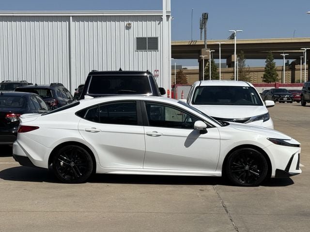 Used 2025 Toyota Camry SE FWD image 3