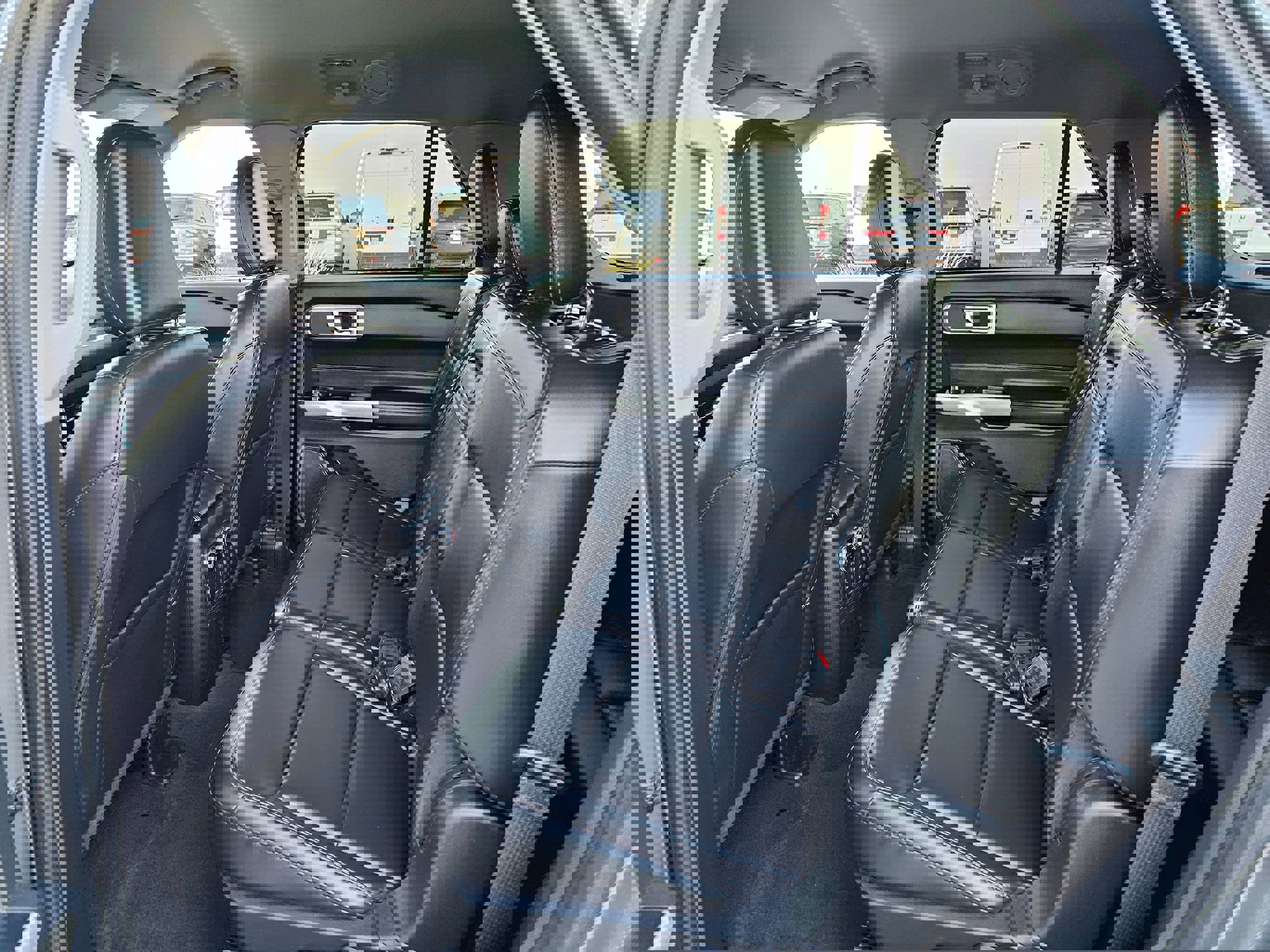 Used 2022 Ford Explorer XLT w/ Equipment Group 202A RWD image 19