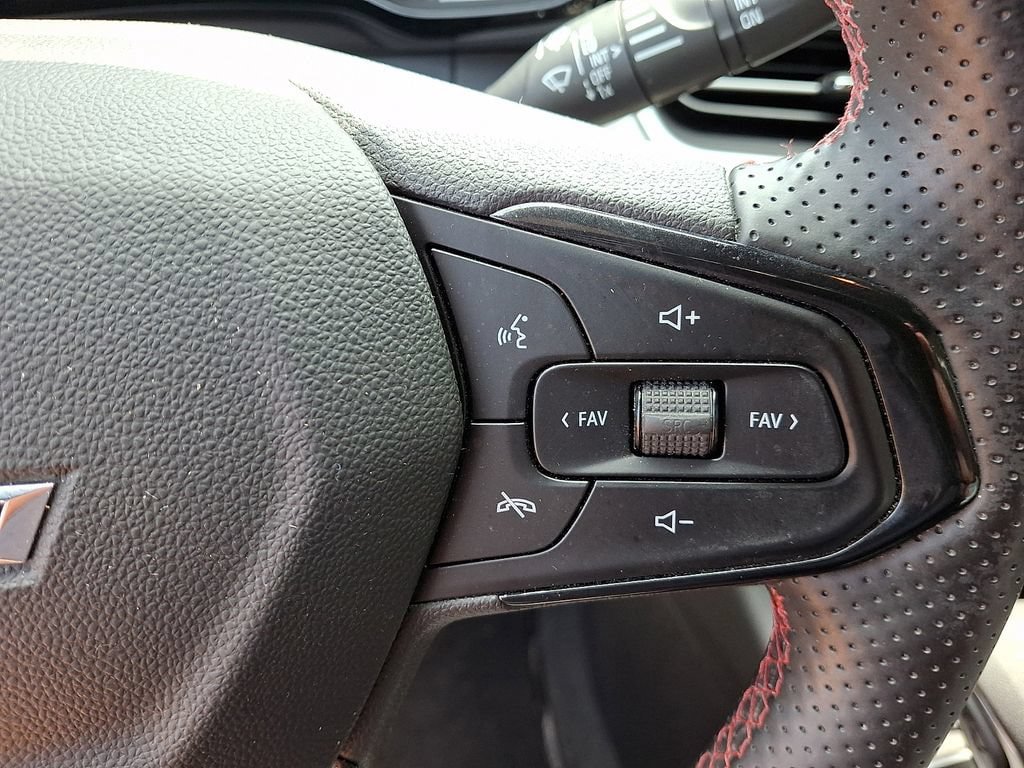Used 2024 Chevrolet Trax RS FWD image 27