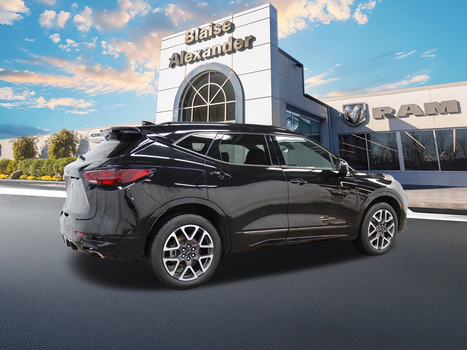 Used 2025 Chevrolet Blazer RS image 3