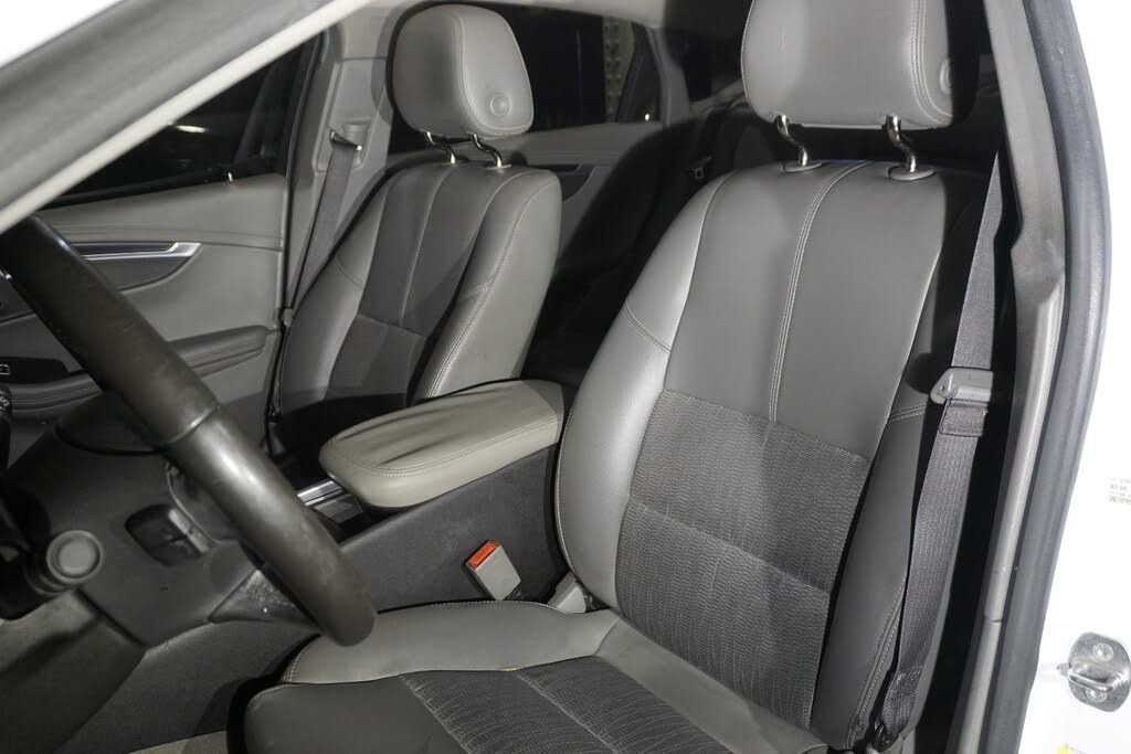 Used 2016 Chevrolet Impala LT image 10