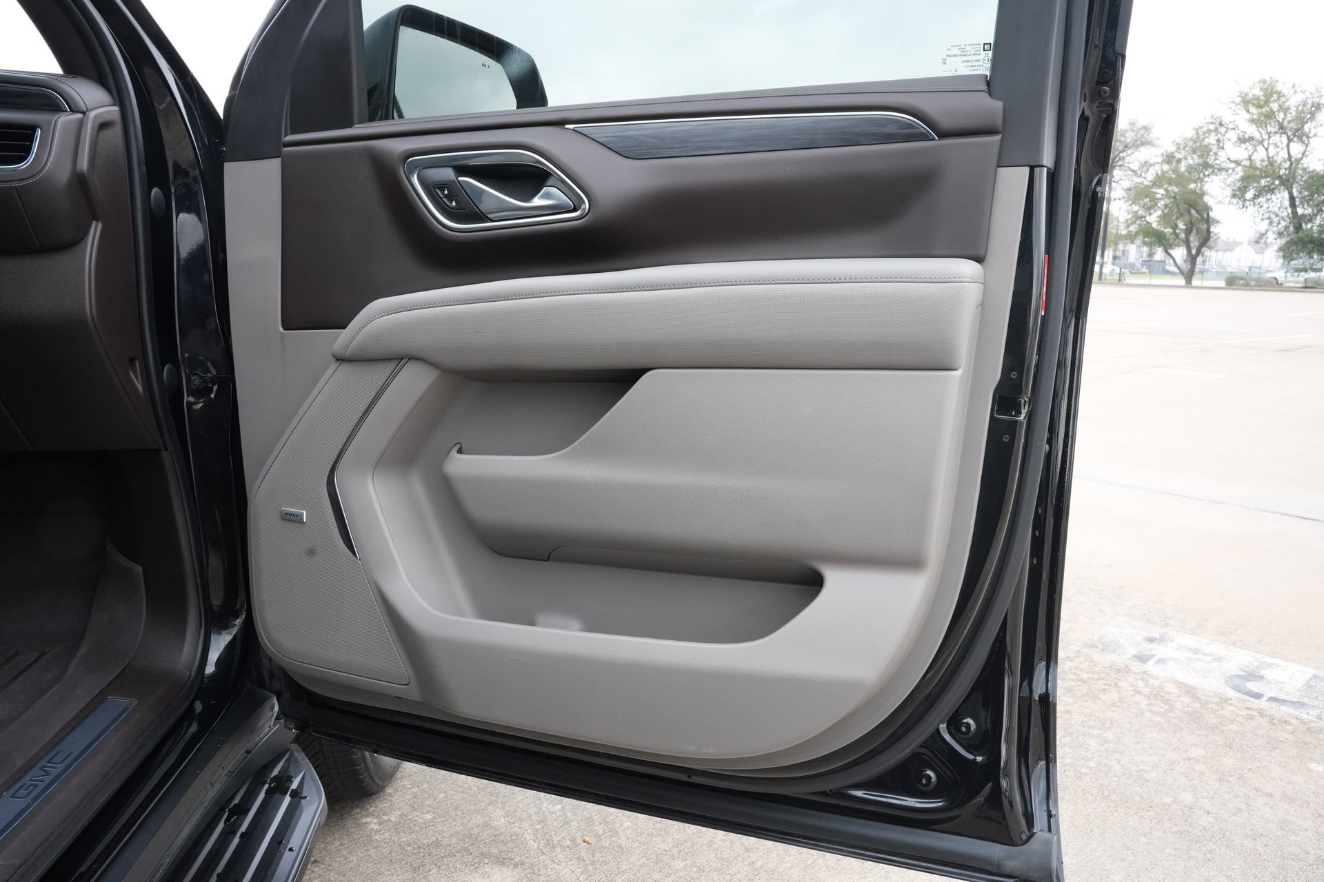 Used 2023 GMC Yukon SLT RWD image 29