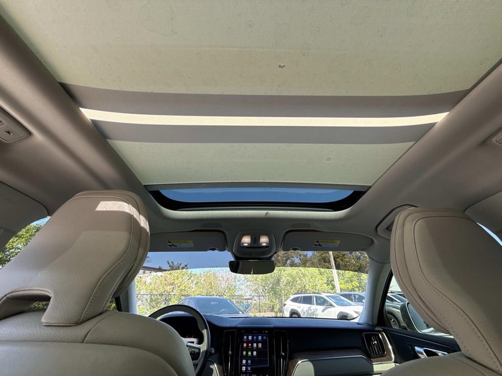 Used 2022 Volvo XC60 B5 Momentum w/ Climate Package image 21