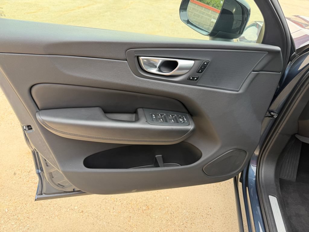 Certified 2024 Volvo XC60 B5 Plus w/ Protection Package Premier AWD/4WD image 9