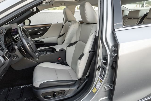 Used 2025 Lexus ES 300h 300h image 11
