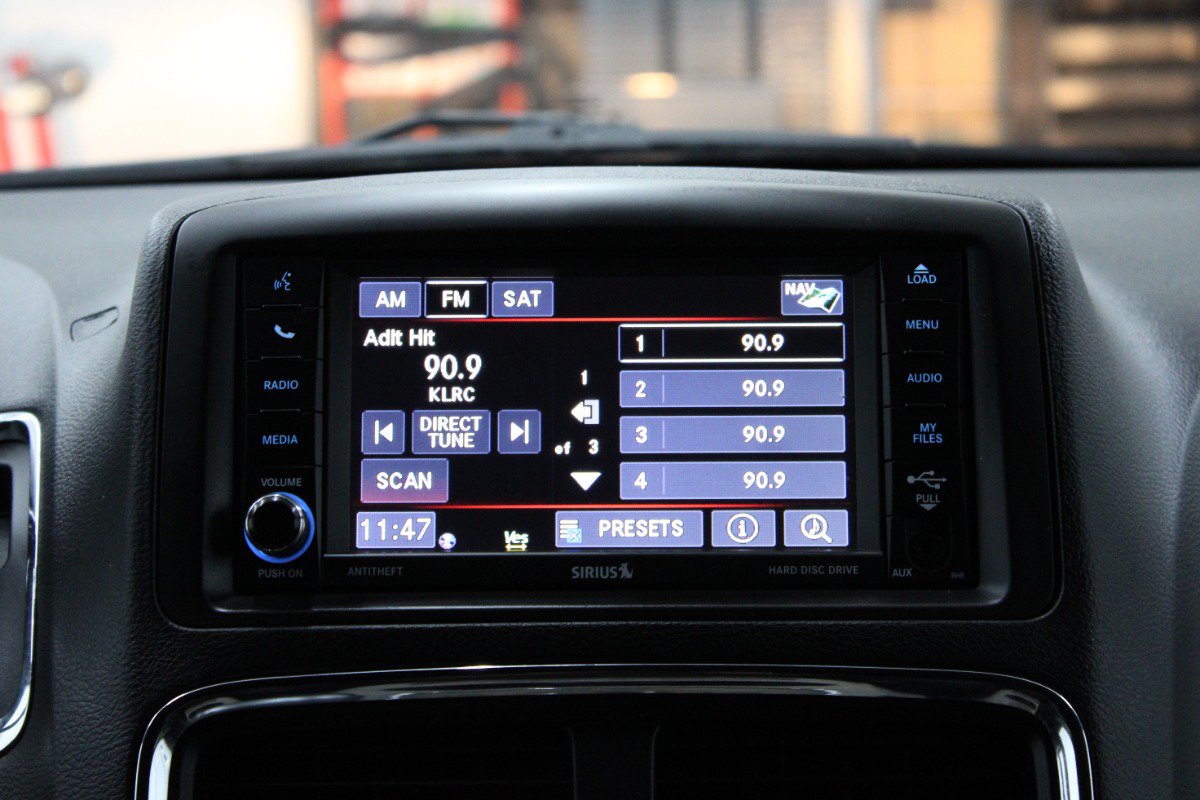 Used 2016 Dodge Grand Caravan SXT FWD image 25