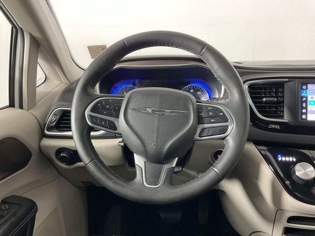 Used 2022 Chrysler Voyager LX image 13