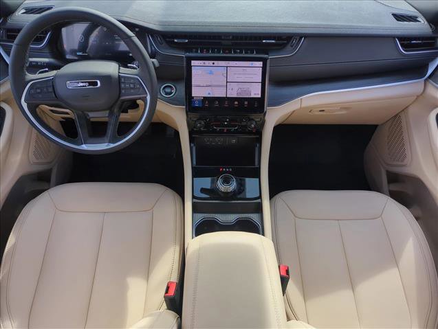 Used 2025 Jeep Grand Cherokee Limited image 16