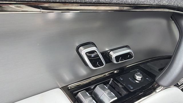 Used 2025 Land Rover Range Rover Sport SE image 21