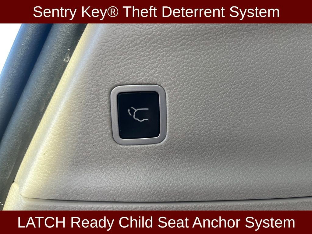 Used 2017 Chrysler Pacifica Limited w/ UConnect Theater Package image 27