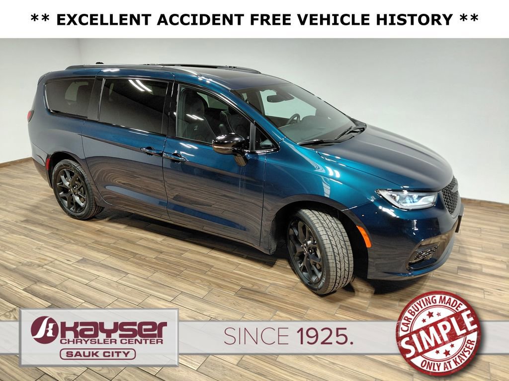Used 2025 Chrysler Pacifica Limited w/ Trailer Tow Group AWD/4WD image 21
