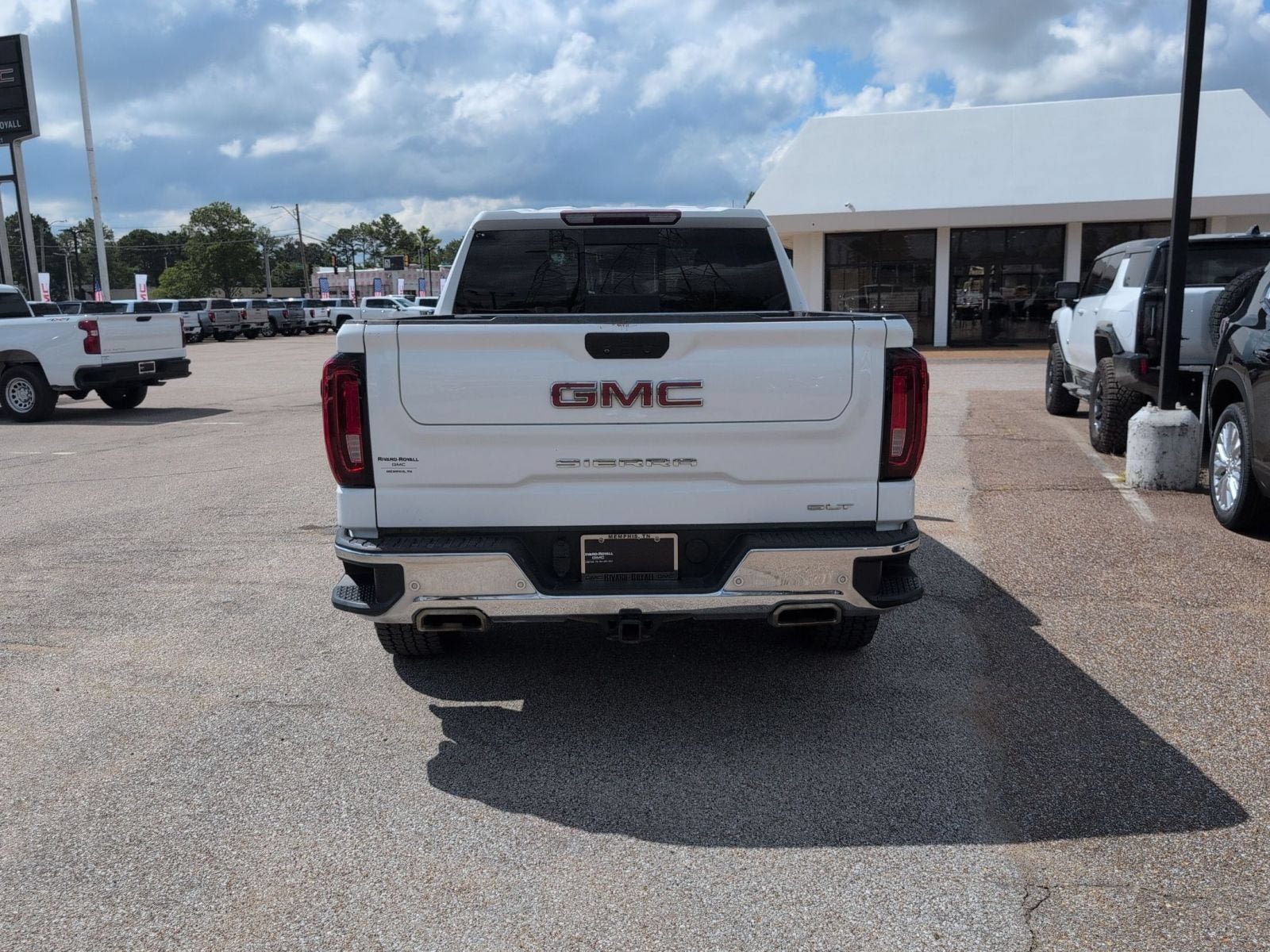 Used 2022 GMC Sierra 1500 SLT w/ SLT Premium Plus Package AWD/4WD image 5