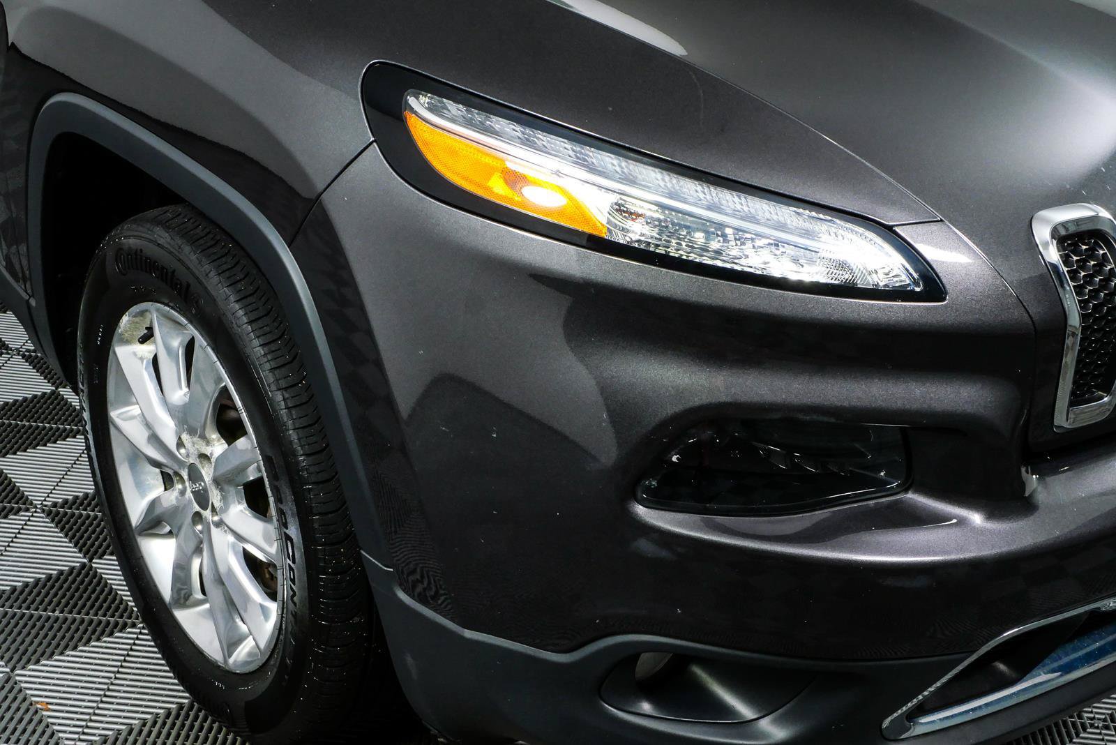 Used 2016 Jeep Cherokee Limited AWD/4WD image 35