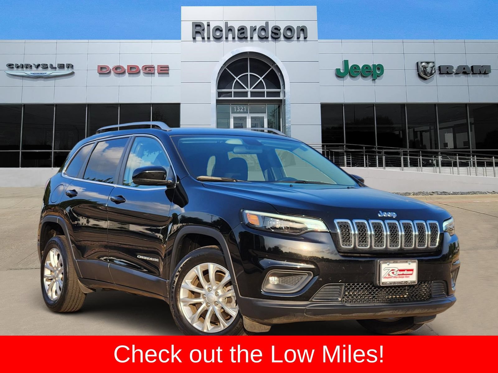 Used 2019 Jeep Cherokee Latitude w/ Popular Appearance Group