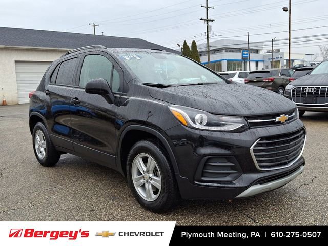 Certified 2022 Chevrolet Trax LT w/ LT Convenience Package image 2