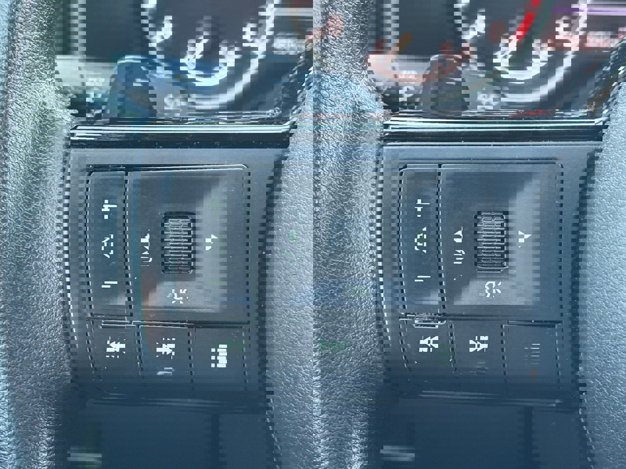 Certified 2023 Nissan Rogue SV image 17