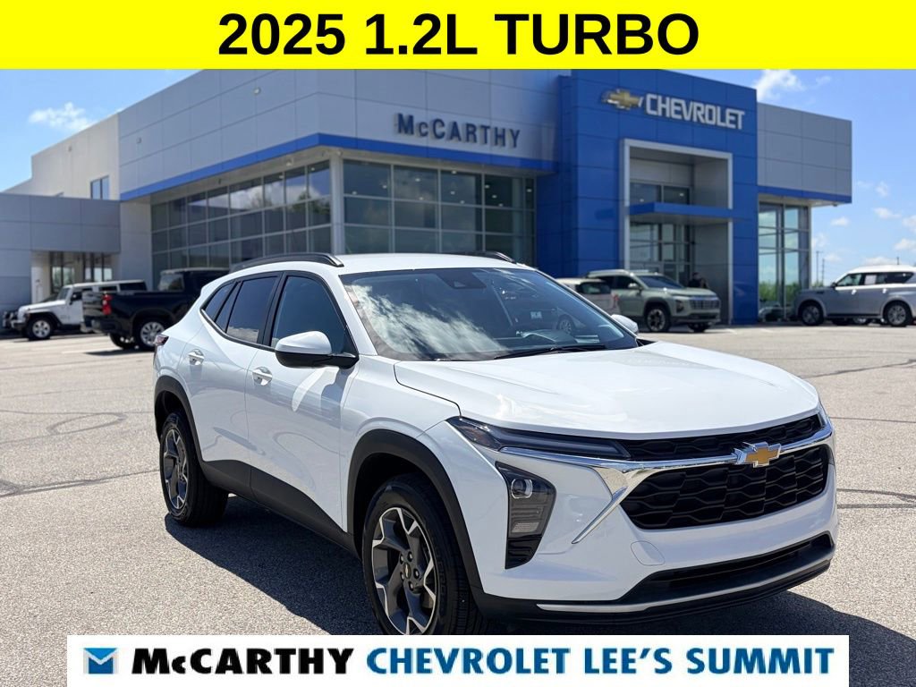 Used 2025 Chevrolet Trax LT FWD image 1