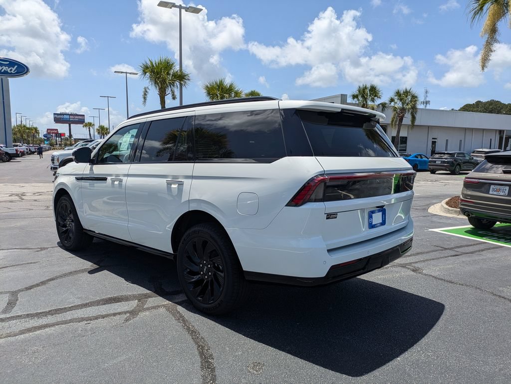 New 2027 Lincoln Navigator Reserve w/ Jet Appearance Package AWD/4WD image 6