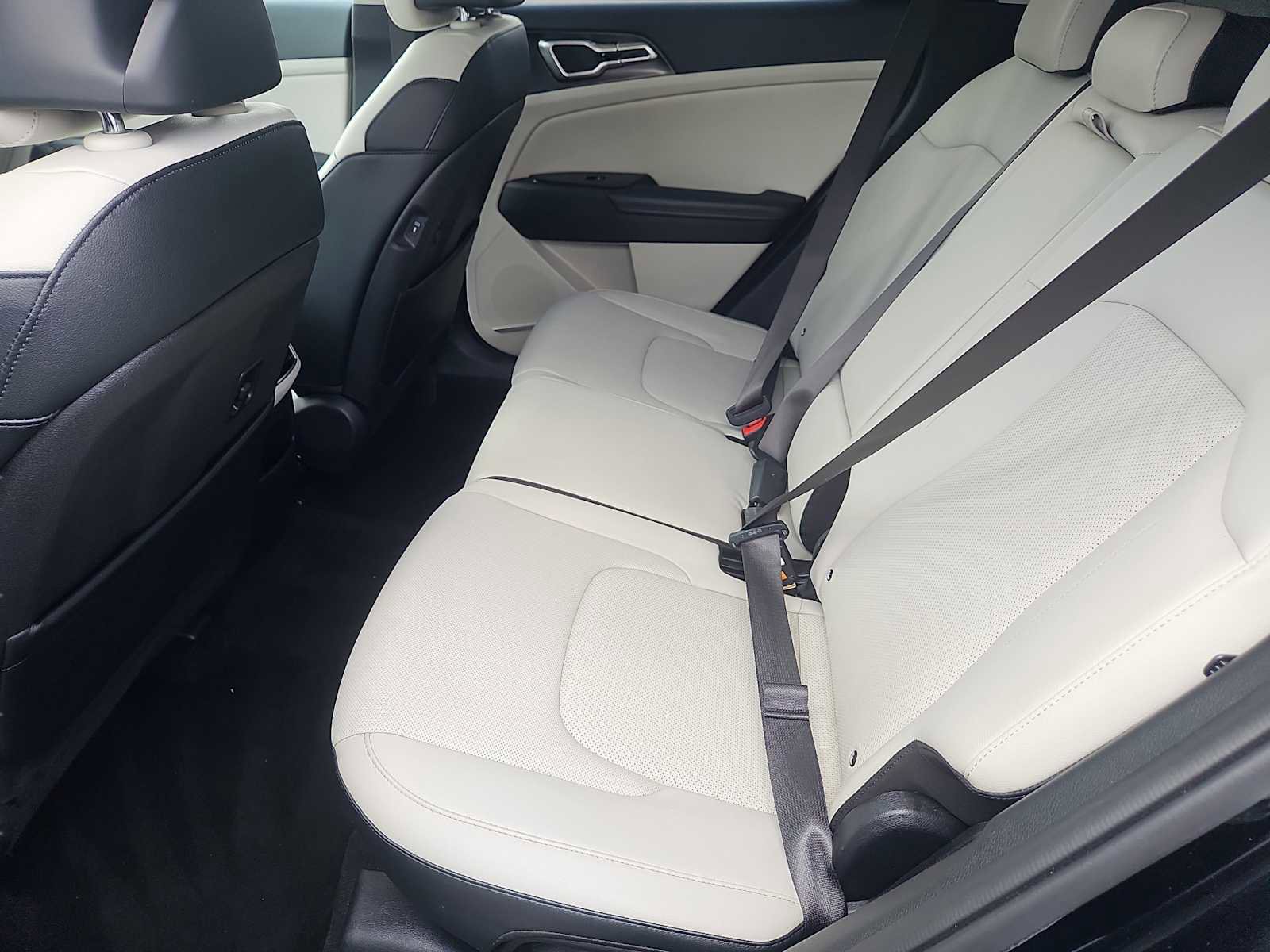 Used 2023 Kia Sportage EX image 30